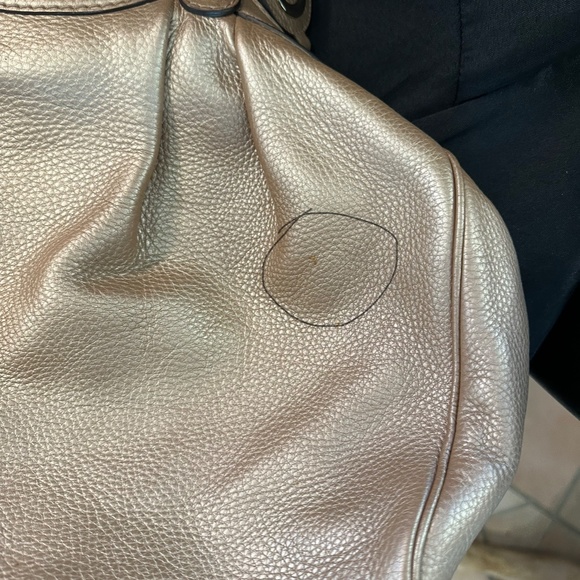 Authentic GUCCI Pebbled Leather Sukey bag - metallic Dusty Rose Gold - Picture 8 of 13